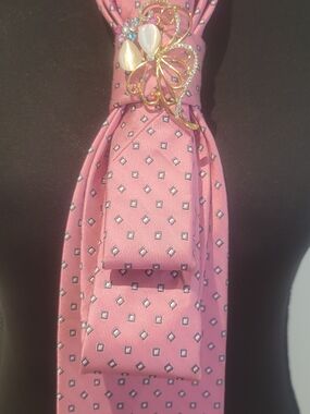 Covington Pink Geometric Pattern Tie with Gold Floral Brooch